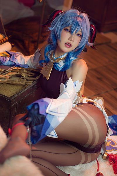 游戏角色还原艺术：阿包也是兔娘的原神甘雨Cosplay赏析